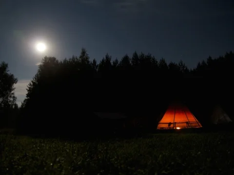 Měsíc a týpko