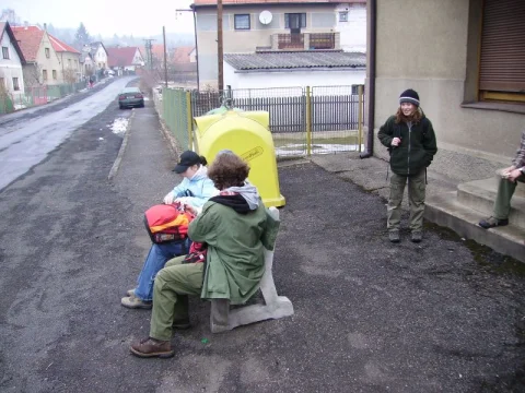 stále čekáme