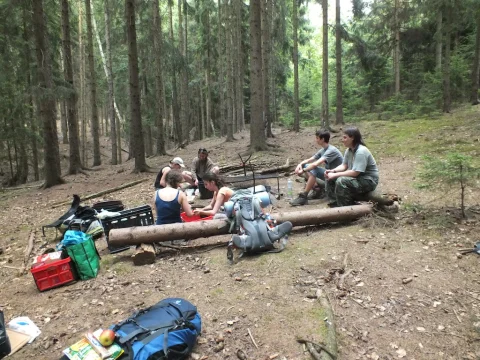 První spaní cestou na tábor