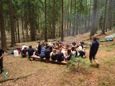 První spaní cestou na tábor