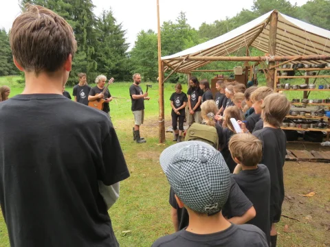 Zasekávání táborové sekerky