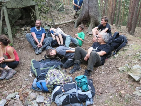 Spoutaní čekají na záchranu