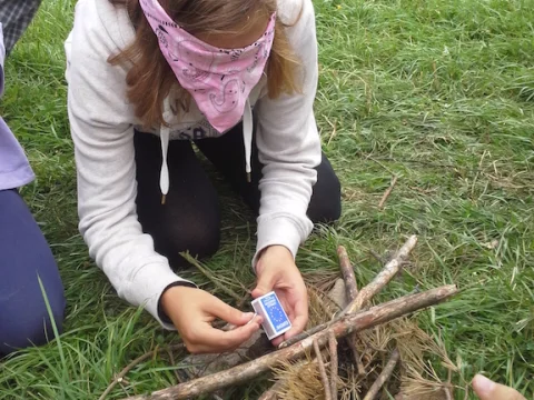 Strojníci dělají oheň poslepu