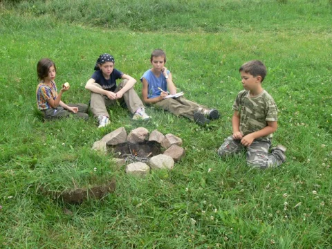 Vojta zapaluje oheň