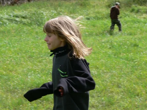 ...a běží