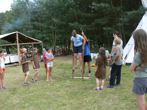 Tulákiáda - chůze na chůdách