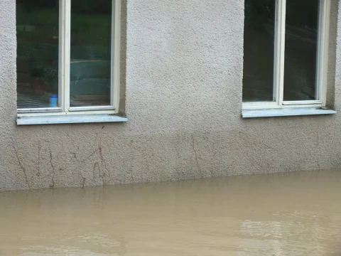 Voda byla asi metr vysoko