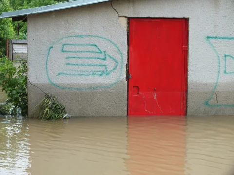 Voda byla asi metr vysoko