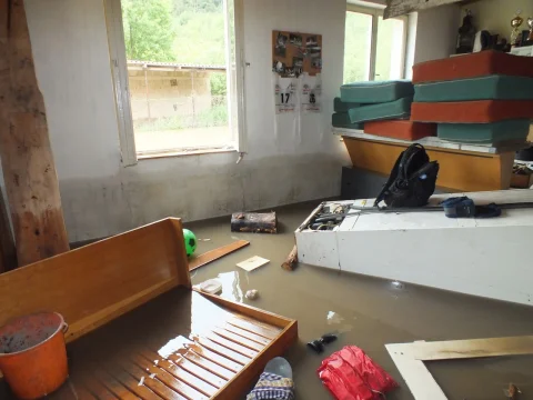 Věci, které jsme nestihly odnést plavou