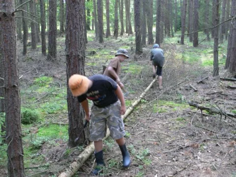 a teď ještě donést do tábora