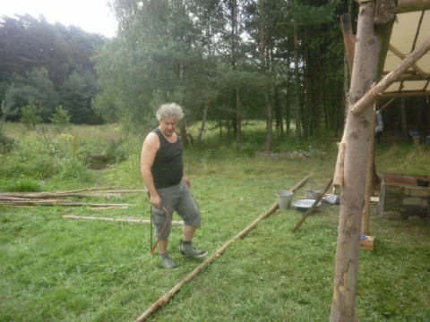 Petr staví špajz