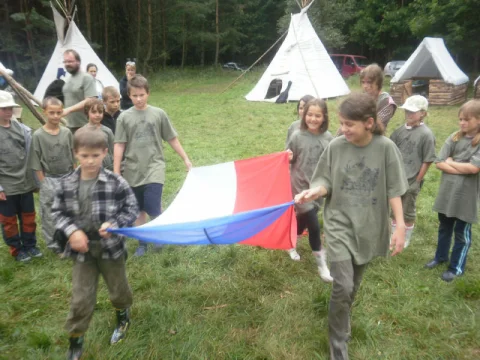 zahájení - vytažení vlajky