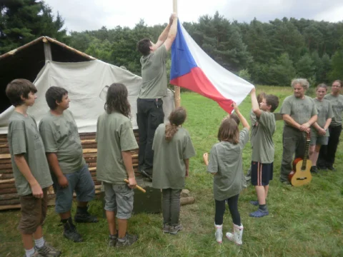 zahájení - vytažení vlajky