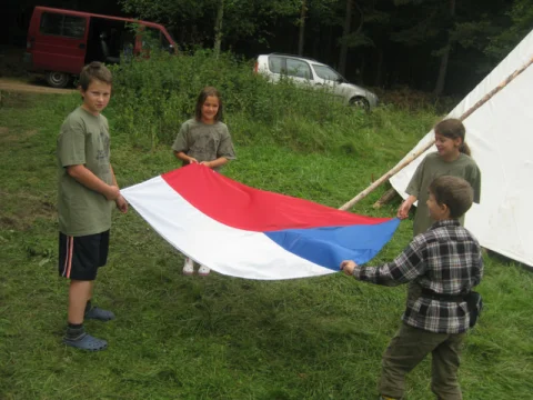 zahájení - vytažení vlajky
