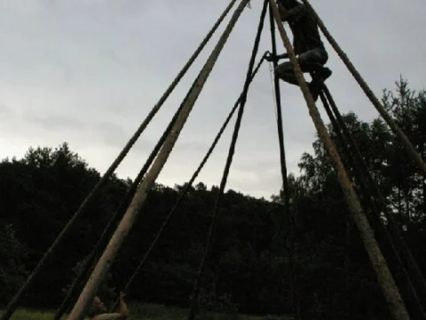 Stavba velkeho tee-pee