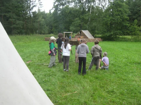 Stavba nastenky