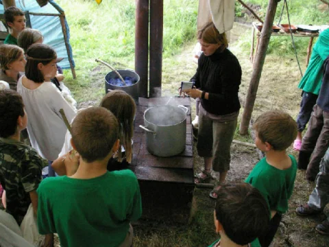 Barveni keltskych obleku