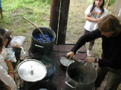 Barveni keltskych obleku