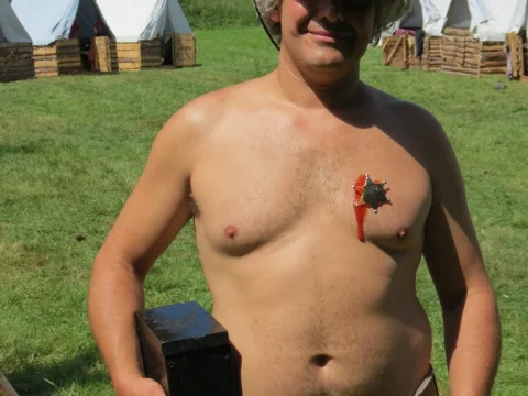 Šerif si zapomněl ráno košili