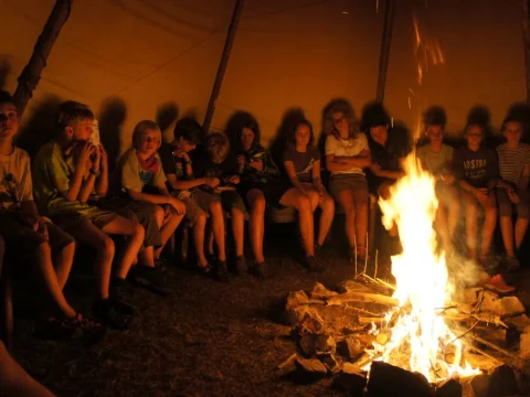 Večer v tee-pee