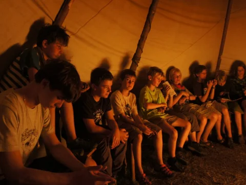 Večer v tee-pee