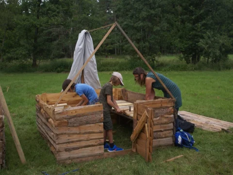 Zatloukáme postel