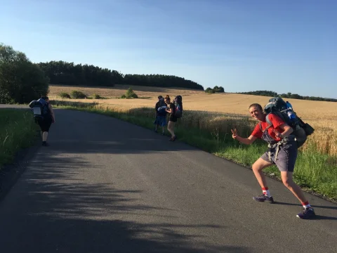 A razíme zpět do tábora