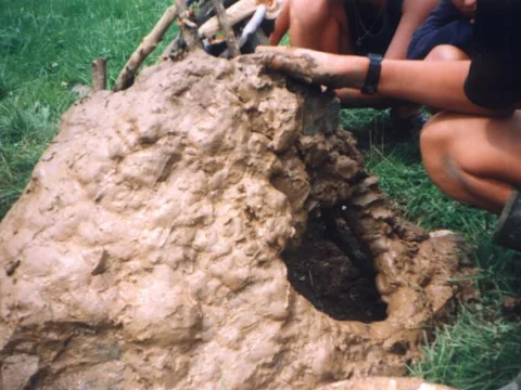 Stavba pravěkých pecí na chleba