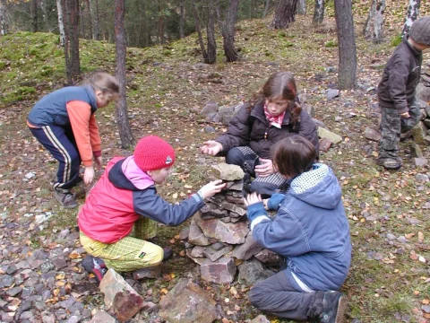 Stavba mohyl