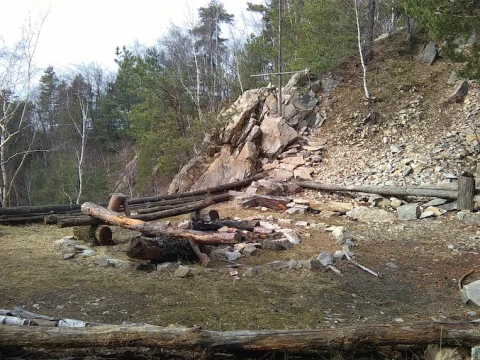 potlachové ohniště na Yankee