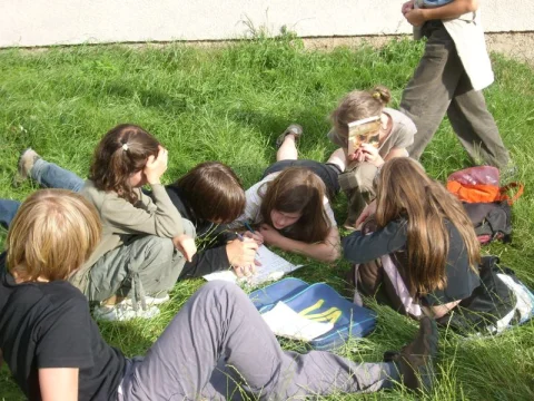 Luštíme zprávu, co jsme našli na břehu...
