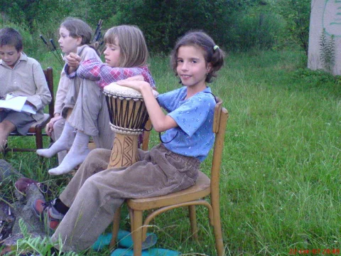 Eliska bubnuje..
