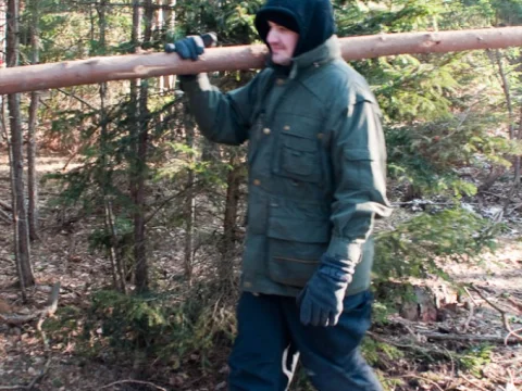 A už nosíme tyče na týpko