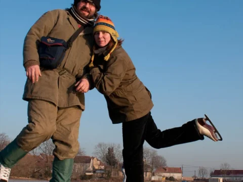 Bruslení na zamrzlém rybníce