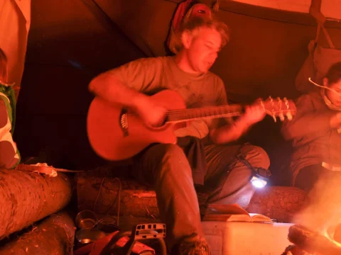 Večer v týpku