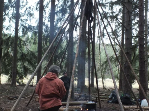 Stavba týpka