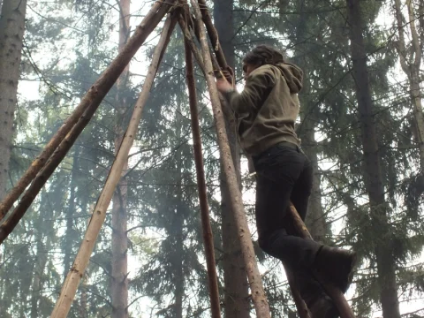 Stavba týpka