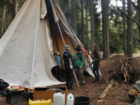 Stavba tee-pee